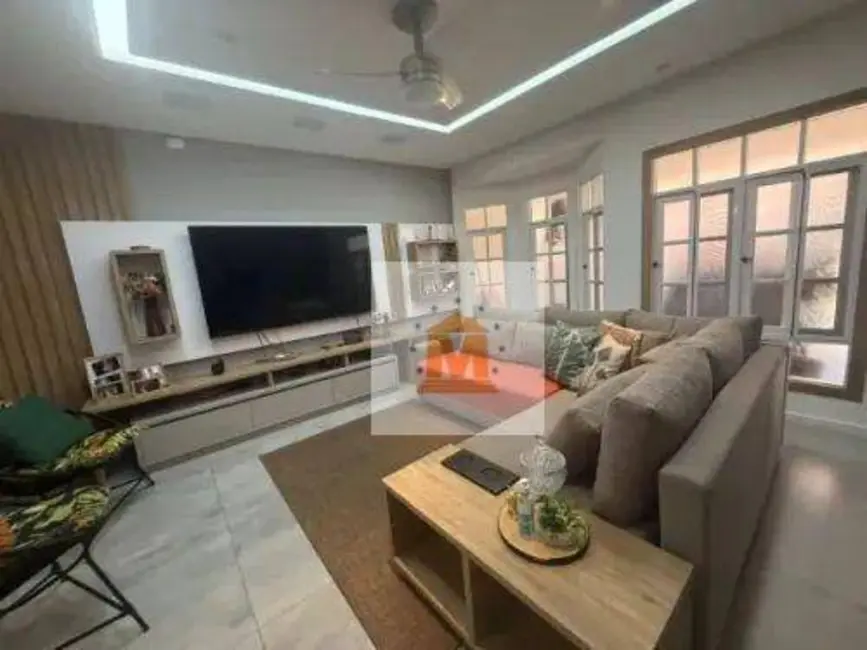 Foto 1 de Sobrado com 3 quartos à venda, 200m2 em Jardim Califórnia, Jacarei - SP