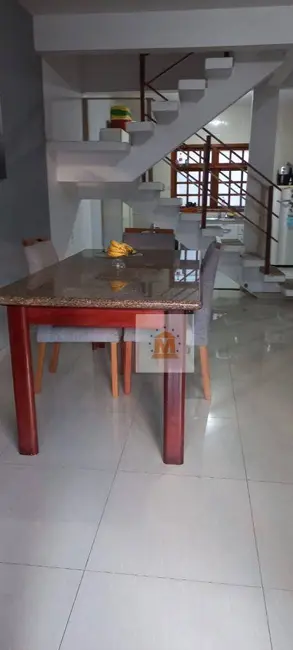 Sobrado com 3 quartos à venda, 140m2 em Residencial Santa Paula, Jacarei - SP - imagem 4 Foto 4 de Sobrado com 3 quartos à venda, 140m2 em Residencial Santa Paula, Jacarei - SP