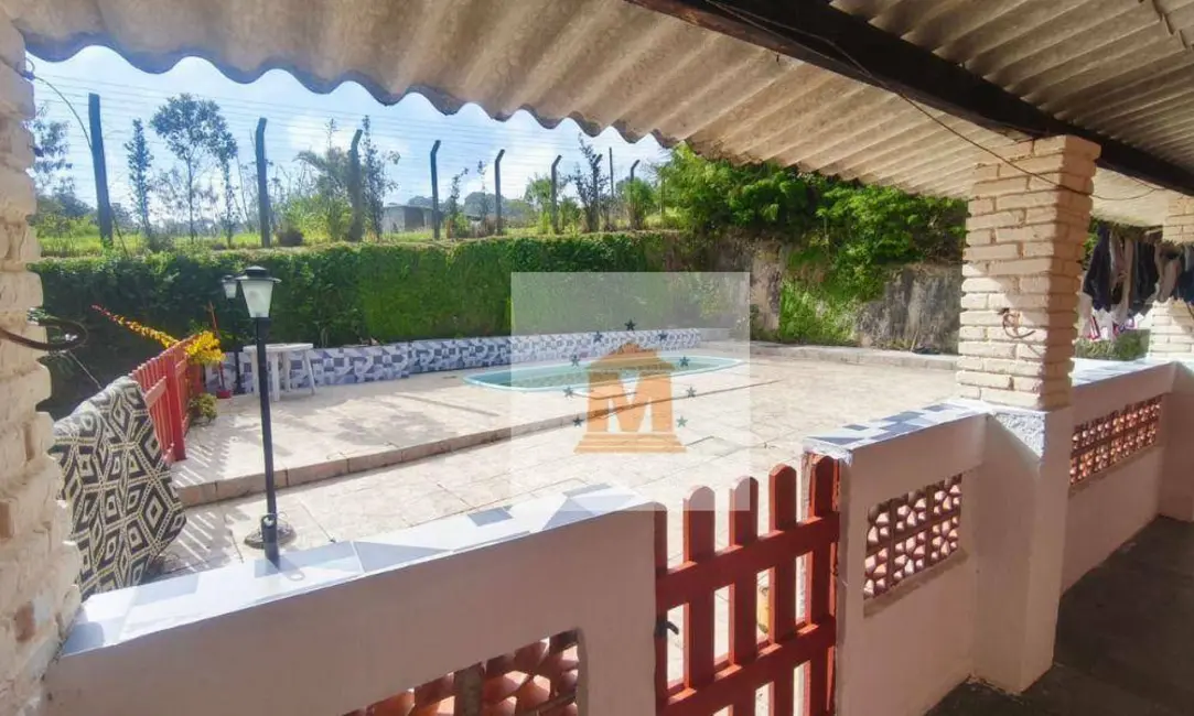 Chácara com 3 quartos à venda, 500m2 em Santa Branca - SP - imagem 1 Foto 1 de Chácara com 3 quartos à venda, 500m2 em Santa Branca - SP