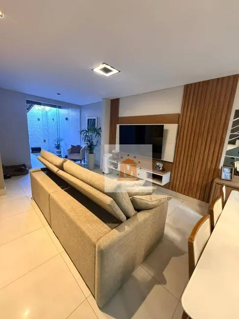 Foto 3 de Sobrado com 3 quartos à venda, 127m2 em Jardim Santa Maria, Jacarei - SP
