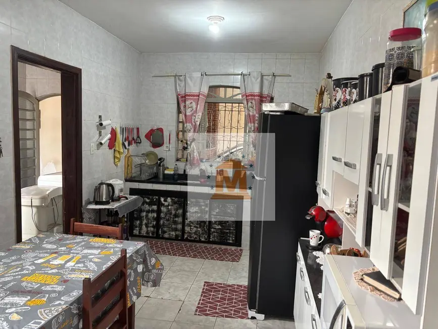 Casa com 3 quartos à venda, 165m2 em Jacarei - SP - imagem 4 Foto 4 de Casa com 3 quartos à venda, 165m2 em Jacarei - SP