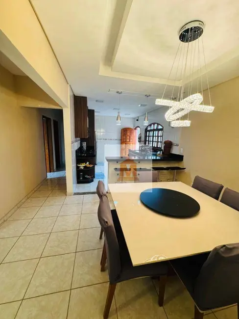 Foto 2 de Casa com 3 quartos à venda, 300m2 em Jardim Terras de São João, Jacarei - SP