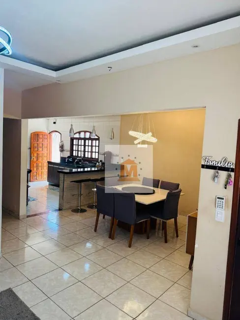 Foto 1 de Casa com 3 quartos à venda, 300m2 em Jardim Terras de São João, Jacarei - SP