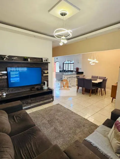 Foto 4 de Casa com 3 quartos à venda, 300m2 em Jardim Terras de São João, Jacarei - SP