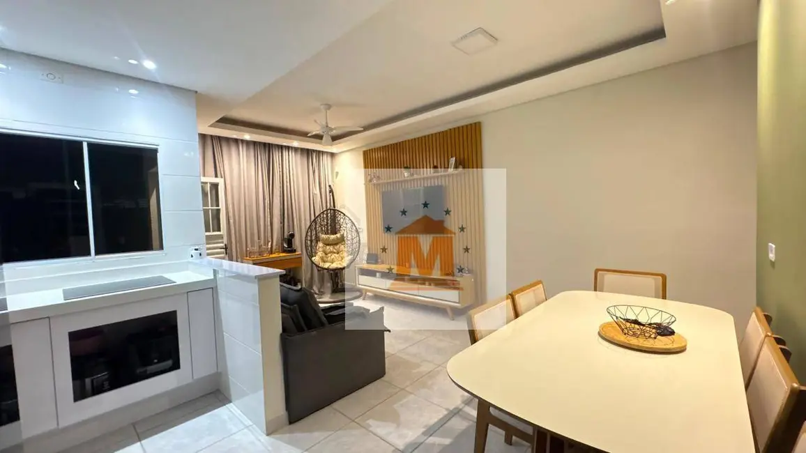 Foto 1 de Casa com 2 quartos à venda, 150m2 em Vila Zezé, Jacarei - SP