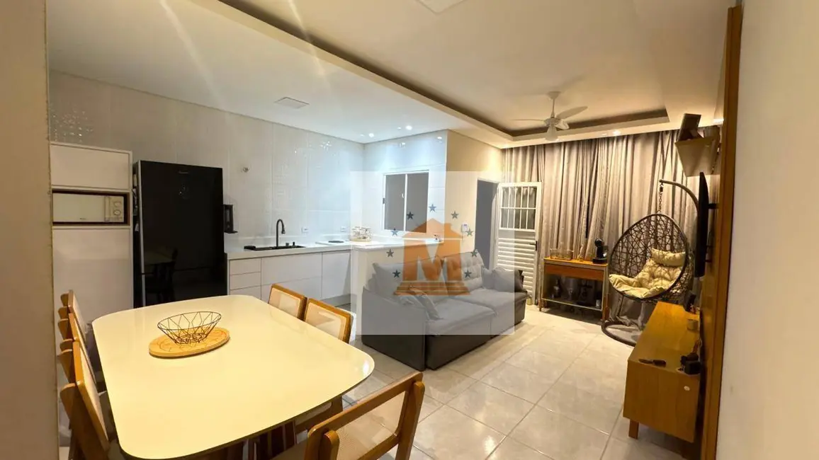 Foto 2 de Casa com 2 quartos à venda, 150m2 em Vila Zezé, Jacarei - SP