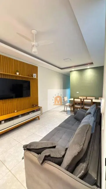 Foto 3 de Casa com 2 quartos à venda, 150m2 em Vila Zezé, Jacarei - SP