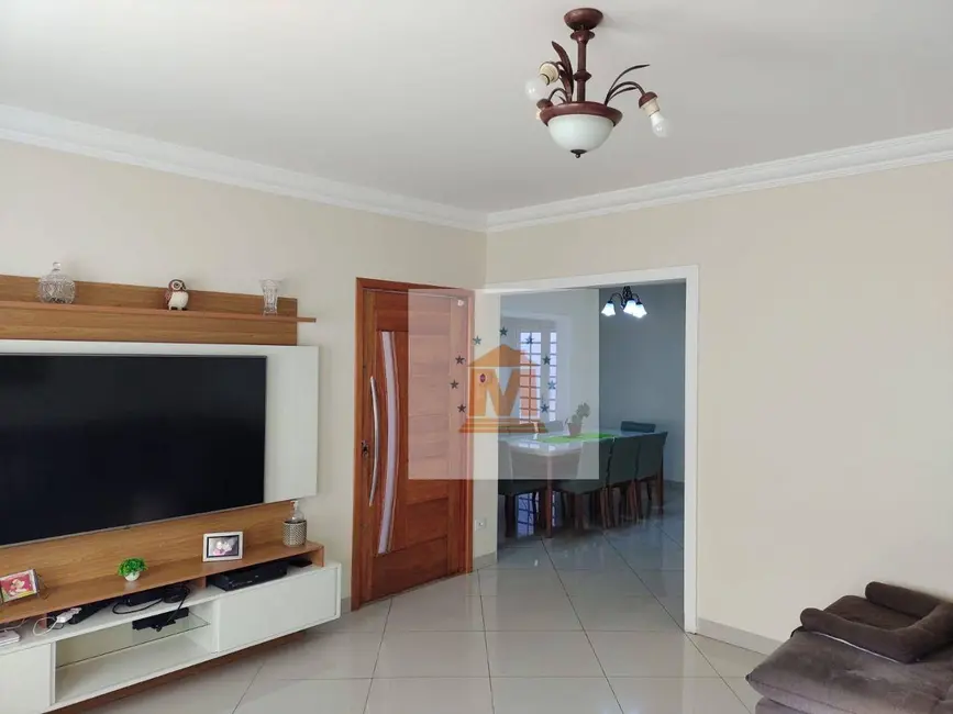 Foto 1 de Casa com 3 quartos à venda, 300m2 em Jardim Flórida, Jacarei - SP