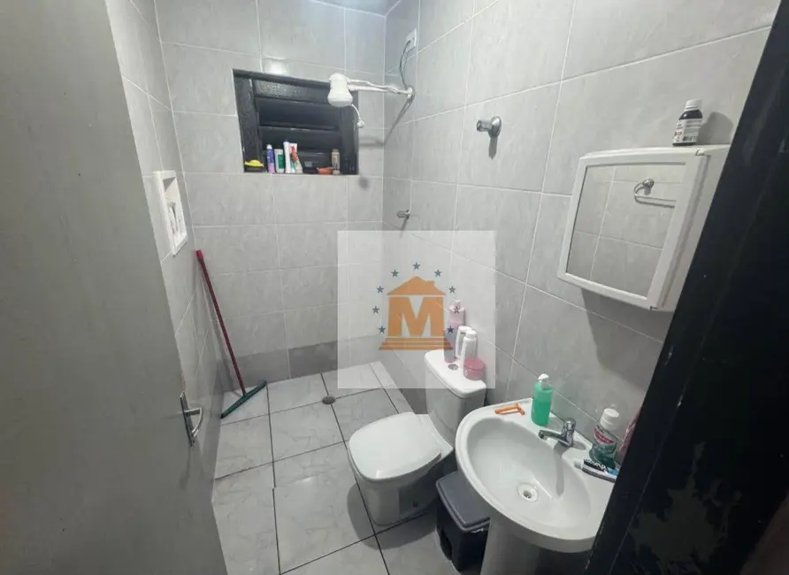 Casa com 2 quartos à venda em Primeiro de Maio, Jacarei - SP - imagem 3 Foto 3 de Casa com 2 quartos à venda em Primeiro de Maio, Jacarei - SP