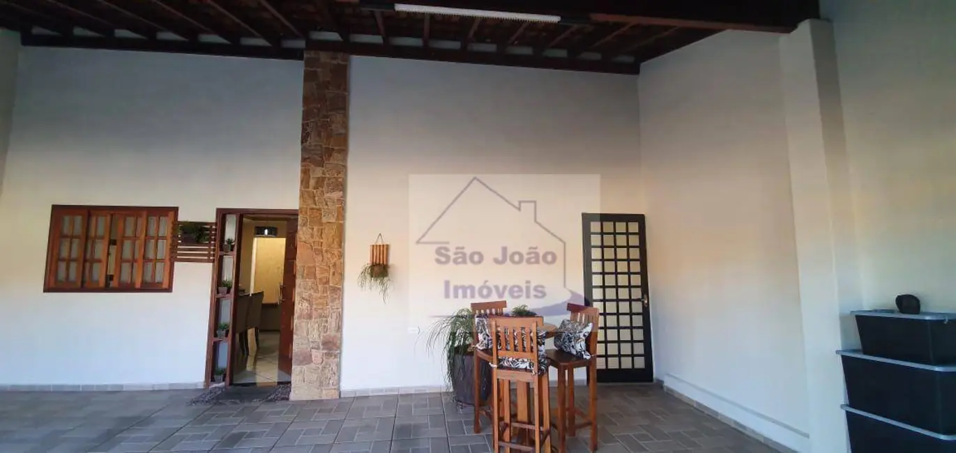 Foto 2 de Casa com 3 quartos à venda, 160m2 em Sao Joao Da Boa Vista - SP