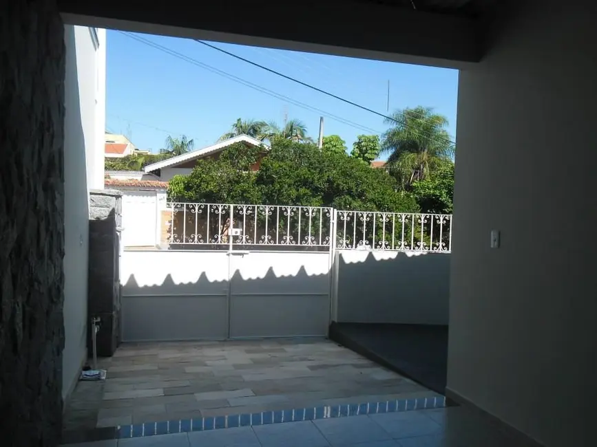 Casa com 3 quartos à venda, 225m2 em Vila Santa Adélia, Sao Joao Da Boa Vista - SP - imagem 3 Foto 3 de Casa com 3 quartos à venda, 225m2 em Vila Santa Adélia, Sao Joao Da Boa Vista - SP