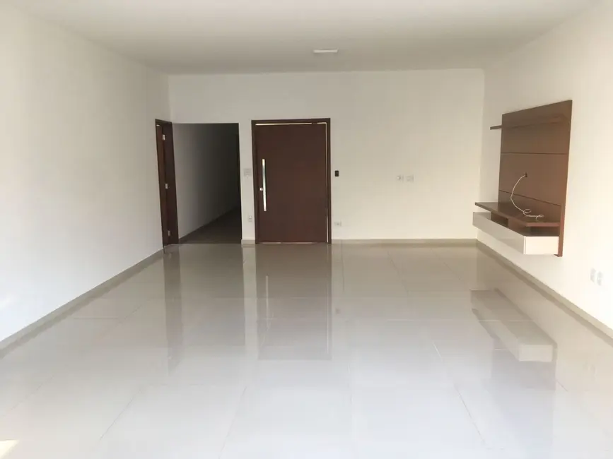 Foto 5 de Sobrado com 4 quartos à venda, 370m2 em Riviera de São João, Sao Joao Da Boa Vista - SP
