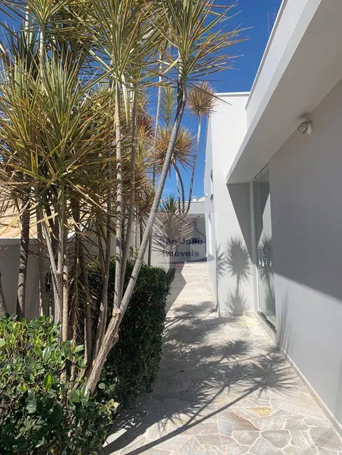 Foto 3 de Casa com 3 quartos à venda, 300m2 em Riviera de São João, Sao Joao Da Boa Vista - SP