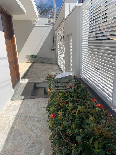 Foto 2 de Casa com 3 quartos à venda, 300m2 em Riviera de São João, Sao Joao Da Boa Vista - SP