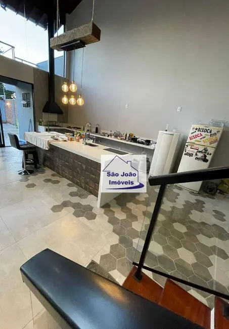 Casa com 3 quartos à venda, 318m2 em Sao Joao Da Boa Vista - SP - imagem 5 Foto 5 de Casa com 3 quartos à venda, 318m2 em Sao Joao Da Boa Vista - SP