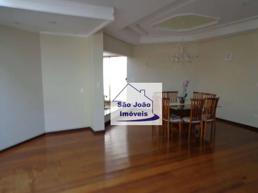 Casa com 4 quartos à venda, 908m2 em Jardim Bela Vista, Sao Joao Da Boa Vista - SP - imagem 5 Foto 5 de Casa com 4 quartos à venda, 908m2 em Jardim Bela Vista, Sao Joao Da Boa Vista - SP