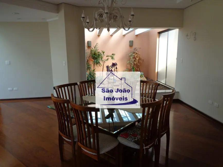 Casa com 4 quartos à venda, 908m2 em Jardim Bela Vista, Sao Joao Da Boa Vista - SP - imagem 7 Foto 7 de Casa com 4 quartos à venda, 908m2 em Jardim Bela Vista, Sao Joao Da Boa Vista - SP