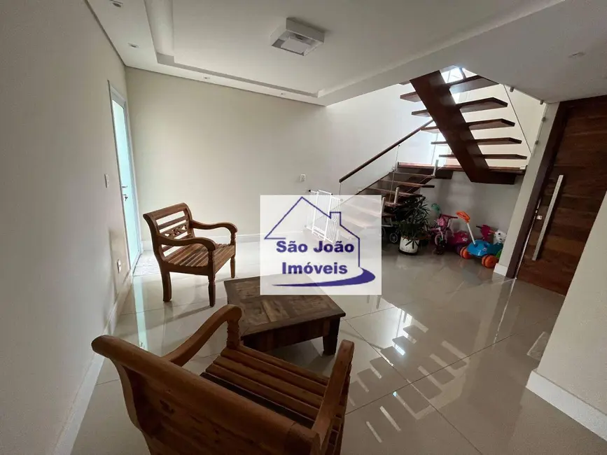 Casa com 3 quartos à venda, 300m2 em Jardim Monte Verde, Sao Joao Da Boa Vista - SP - imagem 4 Foto 4 de Casa com 3 quartos à venda, 300m2 em Jardim Monte Verde, Sao Joao Da Boa Vista - SP