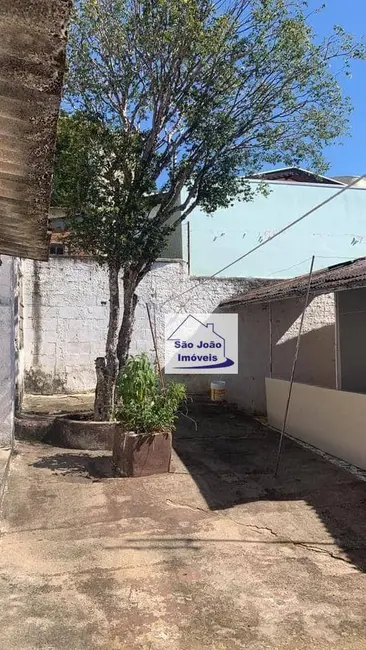 Casa com 3 quartos à venda, 200m2 em Jardim Primeiro de Maio, Sao Joao Da Boa Vista - SP - imagem 4 Foto 4 de Casa com 3 quartos à venda, 200m2 em Jardim Primeiro de Maio, Sao Joao Da Boa Vista - SP