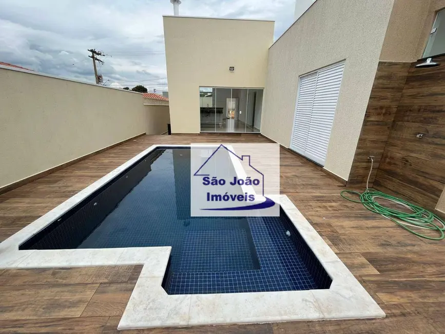 Foto 2 de Casa com 3 quartos à venda, 300m2 em Sao Joao Da Boa Vista - SP