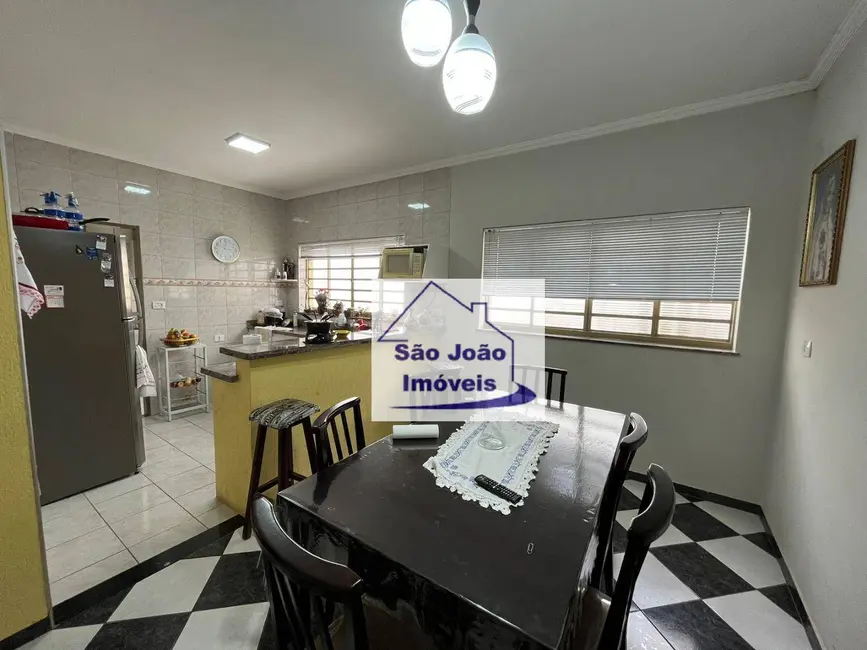 Casa com 3 quartos à venda, 250m2 em Jardim São Salvador, Sao Joao Da Boa Vista - SP - imagem 8 Foto 8 de Casa com 3 quartos à venda, 250m2 em Jardim São Salvador, Sao Joao Da Boa Vista - SP
