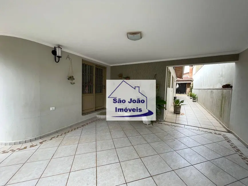 Foto 2 de Casa com 3 quartos à venda, 250m2 em Jardim São Salvador, Sao Joao Da Boa Vista - SP