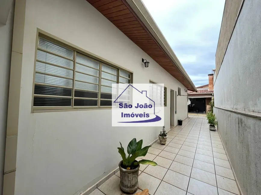 Casa com 3 quartos à venda, 250m2 em Jardim São Salvador, Sao Joao Da Boa Vista - SP - imagem 4 Foto 4 de Casa com 3 quartos à venda, 250m2 em Jardim São Salvador, Sao Joao Da Boa Vista - SP