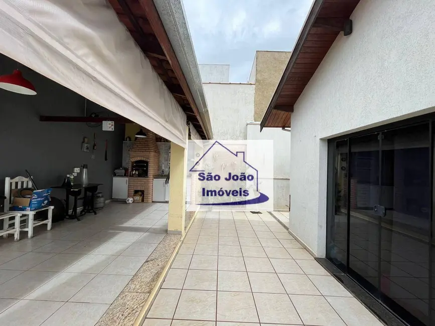 Casa com 3 quartos à venda, 250m2 em Jardim São Salvador, Sao Joao Da Boa Vista - SP - imagem 5 Foto 5 de Casa com 3 quartos à venda, 250m2 em Jardim São Salvador, Sao Joao Da Boa Vista - SP