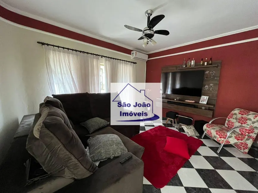 Casa com 3 quartos à venda, 250m2 em Jardim São Salvador, Sao Joao Da Boa Vista - SP - imagem 6 Foto 6 de Casa com 3 quartos à venda, 250m2 em Jardim São Salvador, Sao Joao Da Boa Vista - SP