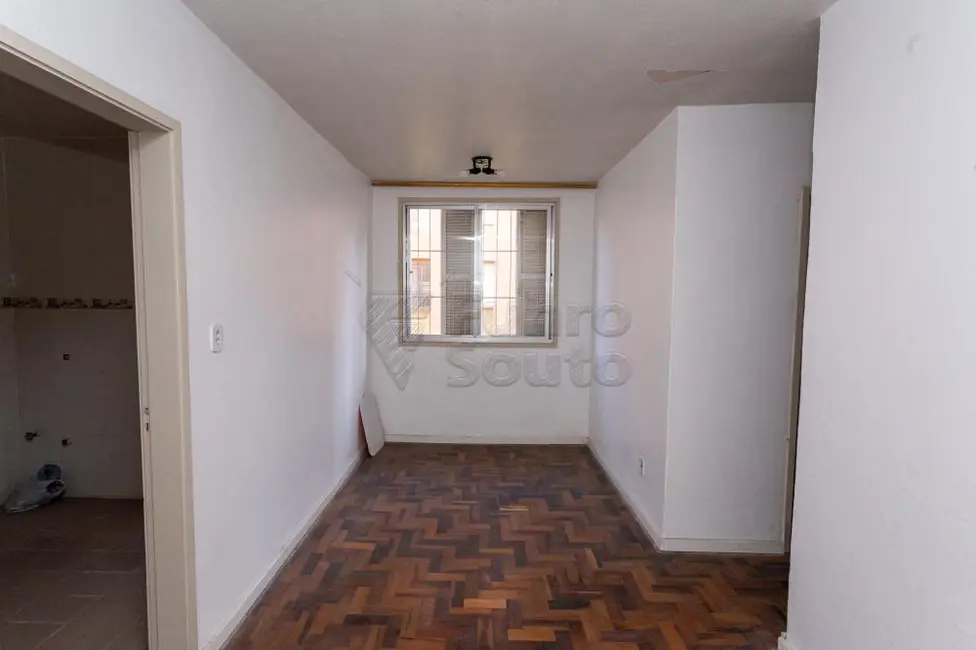 Foto 2 de Apartamento com 2 quartos à venda, 45m2 em Pelotas - RS