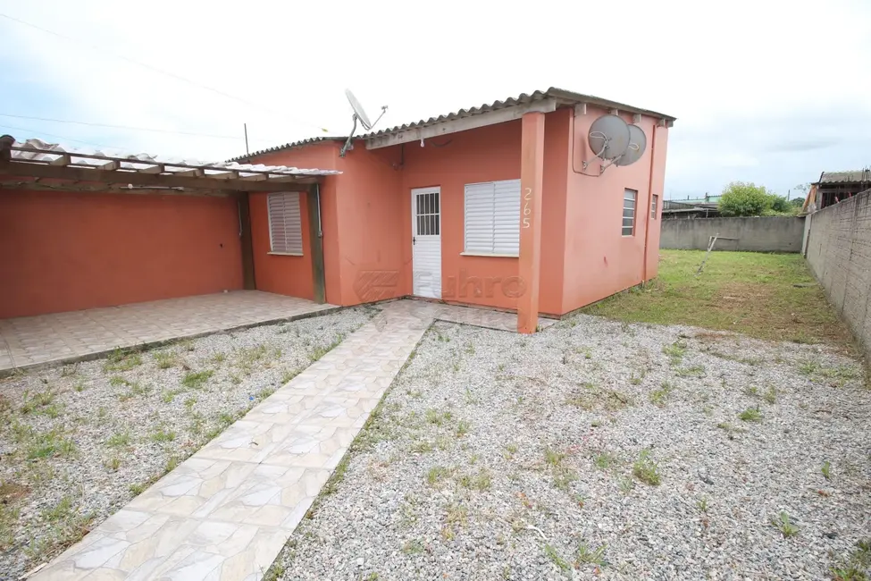 Foto 2 de Casa com 2 quartos para alugar, 60m2 em Pelotas - RS