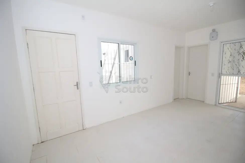 Foto 1 de Casa com 2 quartos para alugar, 42m2 em Pelotas - RS