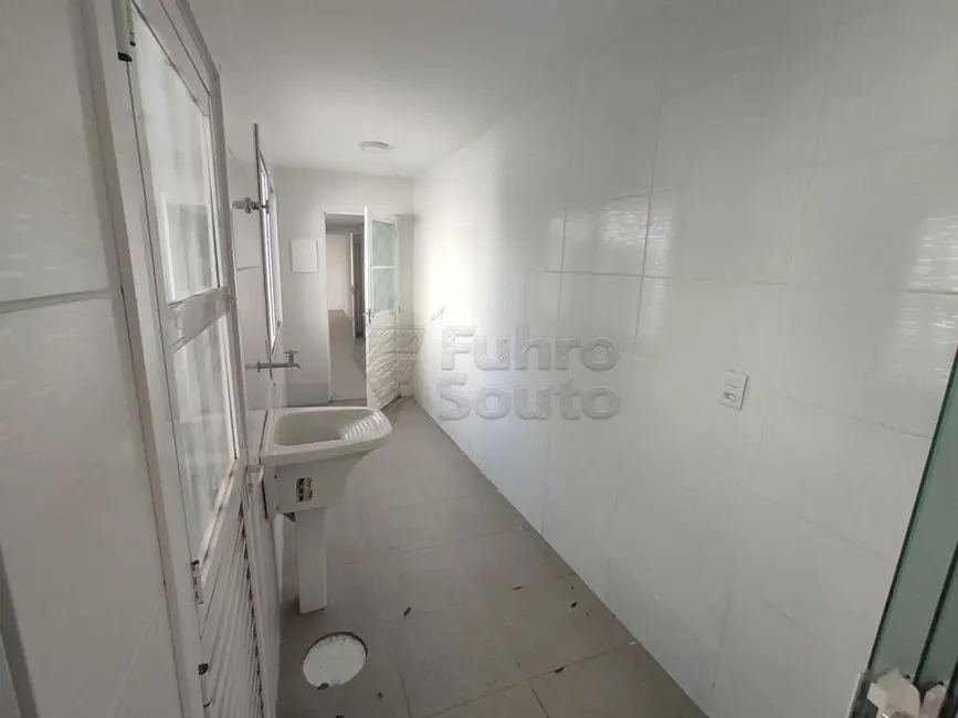 Foto 2 de Casa com 4 quartos à venda, 250m2 em Pelotas - RS