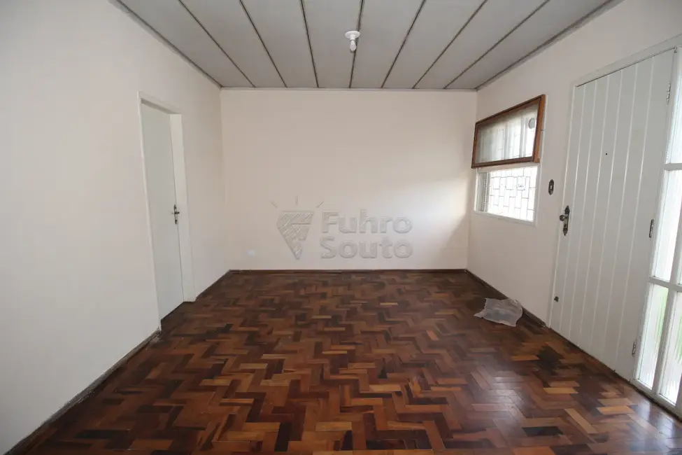 Foto 2 de Casa com 3 quartos para alugar, 208m2 em Pelotas - RS