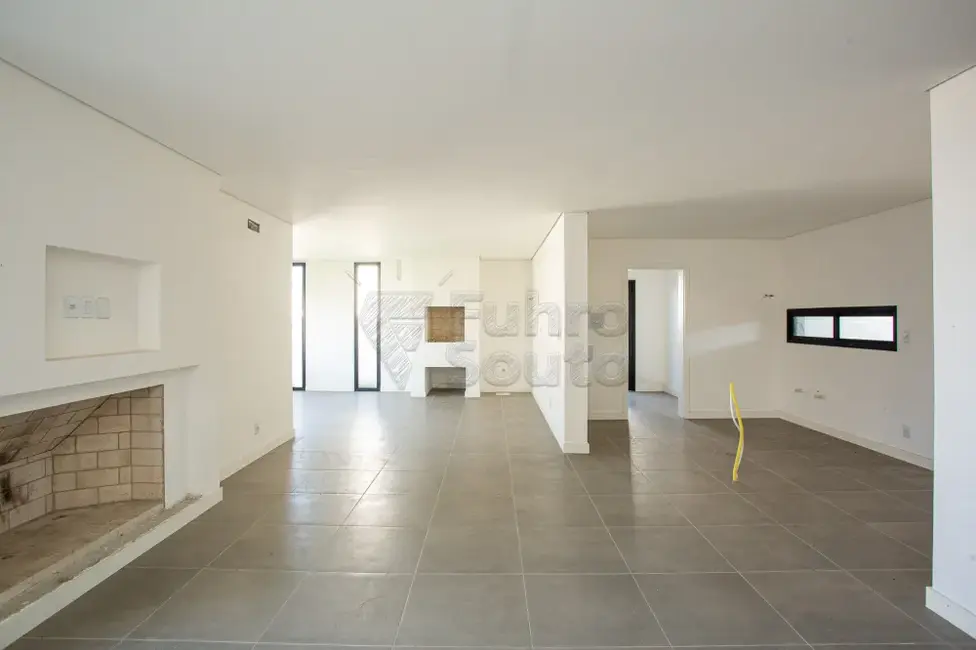 Foto 1 de Casa de Condomínio com 3 quartos à venda, 225m2 em Pelotas - RS