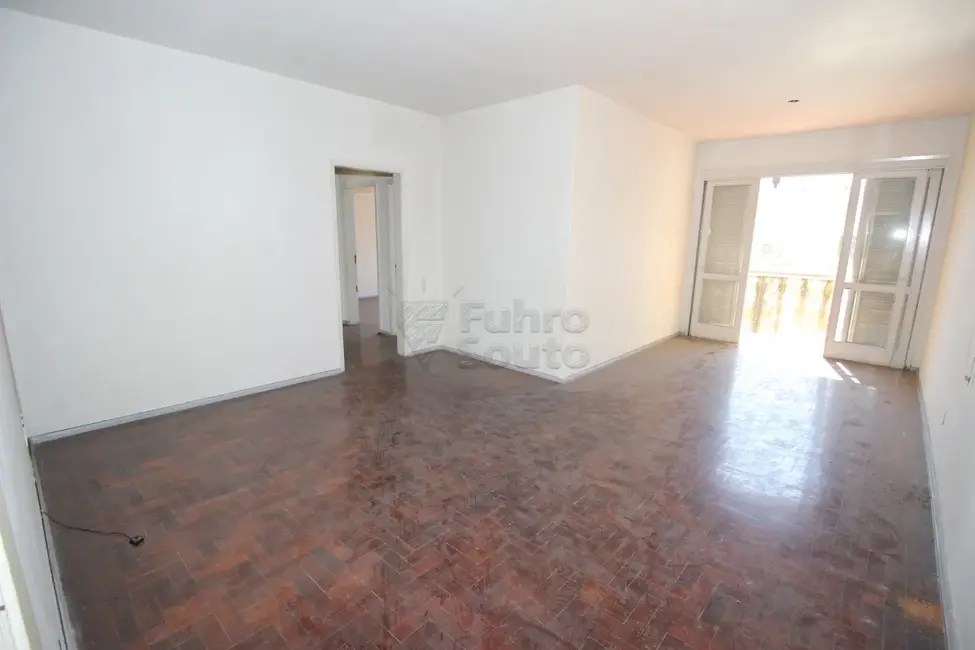 Foto 2 de Apartamento com 3 quartos para alugar, 10m2 em Pelotas - RS