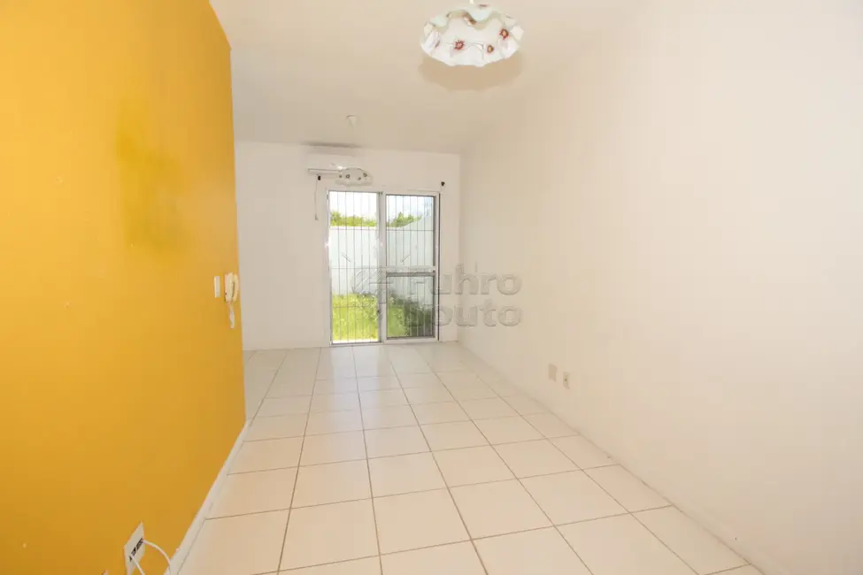 Foto 2 de Casa de Condomínio com 2 quartos para alugar, 43m2 em Pelotas - RS