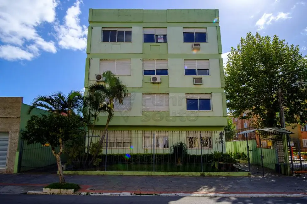 Foto 1 de Apartamento com 3 quartos para alugar, 10m2 em Pelotas - RS