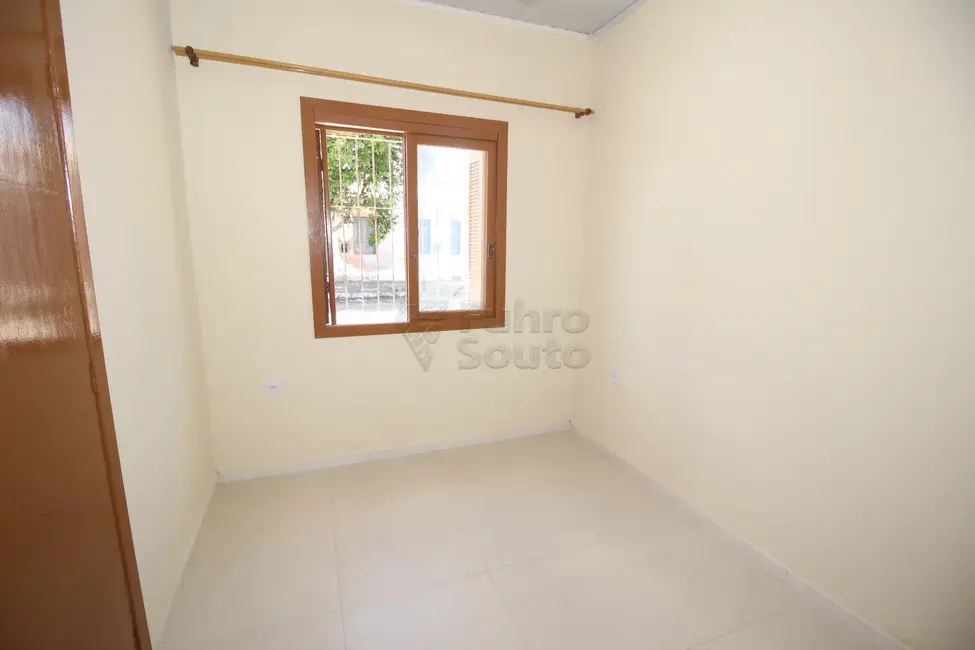 Foto 1 de Casa com 2 quartos para alugar, 82m2 em Pelotas - RS
