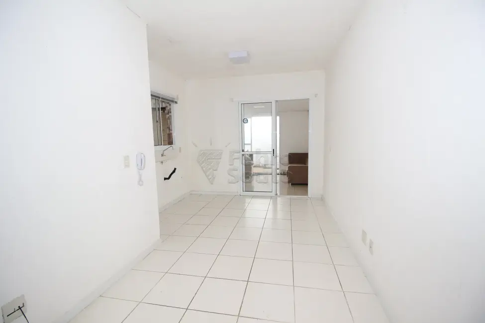 Foto 2 de Casa de Condomínio com 2 quartos para alugar, 65m2 em Pelotas - RS