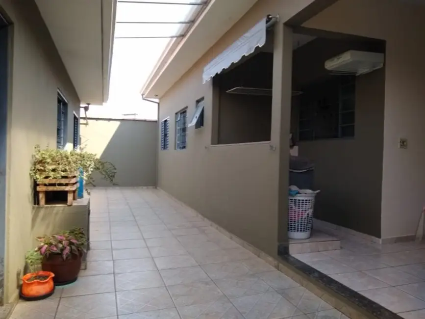 Casa com 4 quartos à venda, 164m2 em Jacarezinho - PR - imagem 8 Foto 8 de Casa com 4 quartos à venda, 164m2 em Jacarezinho - PR