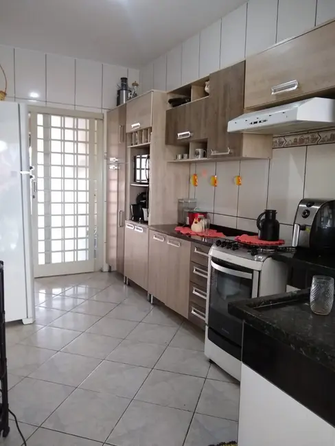 Casa com 3 quartos à venda, 99m2 em Jacarezinho - PR - imagem 7 Foto 7 de Casa com 3 quartos à venda, 99m2 em Jacarezinho - PR