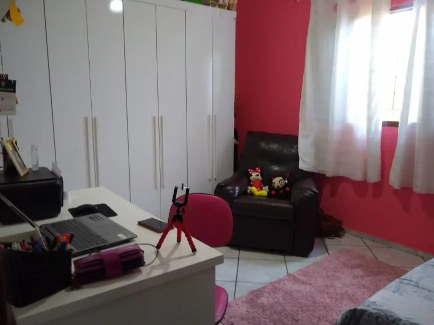 Casa com 3 quartos à venda, 99m2 em Jacarezinho - PR - imagem 9 Foto 9 de Casa com 3 quartos à venda, 99m2 em Jacarezinho - PR