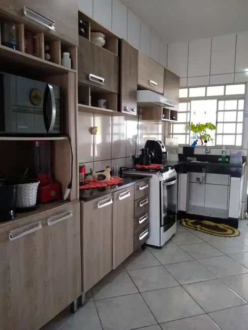 Casa com 3 quartos à venda, 99m2 em Jacarezinho - PR - imagem 6 Foto 6 de Casa com 3 quartos à venda, 99m2 em Jacarezinho - PR