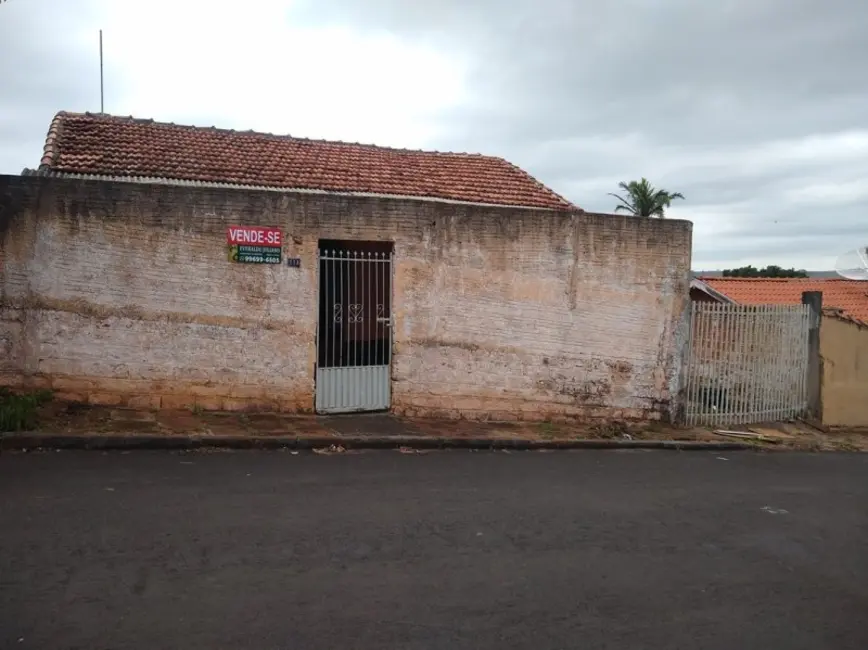Foto 2 de Casa com 2 quartos à venda, 80m2 em Jacarezinho - PR