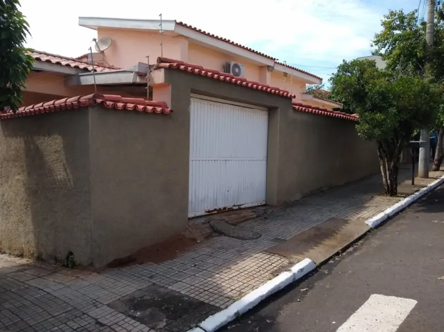 Casa com 4 quartos à venda, 330m2 em Jacarezinho - PR - imagem 4 Foto 4 de Casa com 4 quartos à venda, 330m2 em Jacarezinho - PR