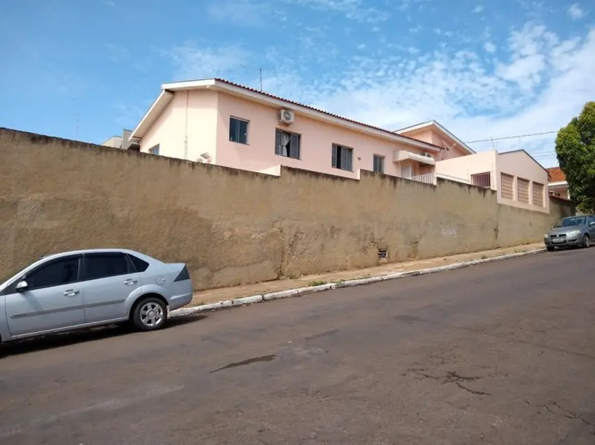 Casa com 4 quartos à venda, 330m2 em Jacarezinho - PR - imagem 5 Foto 5 de Casa com 4 quartos à venda, 330m2 em Jacarezinho - PR