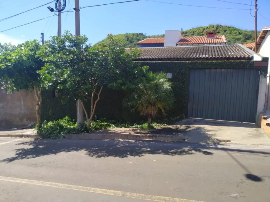 Foto 2 de Casa com 3 quartos à venda, 128m2 em Jacarezinho - PR