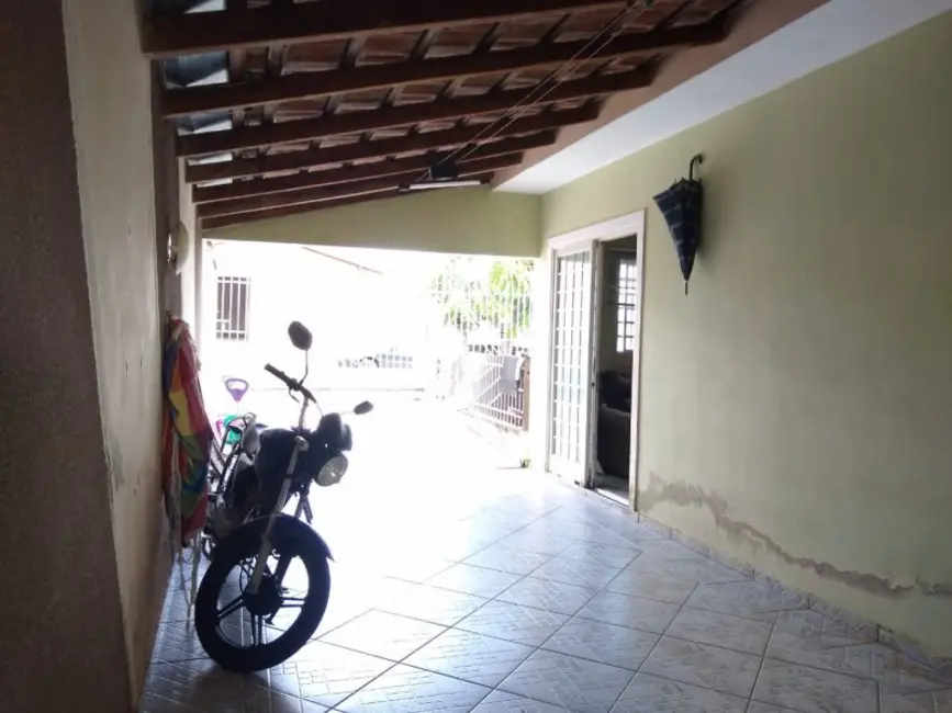 Casa com 3 quartos à venda, 70m2 em Jacarezinho - PR - imagem 9 Foto 9 de Casa com 3 quartos à venda, 70m2 em Jacarezinho - PR