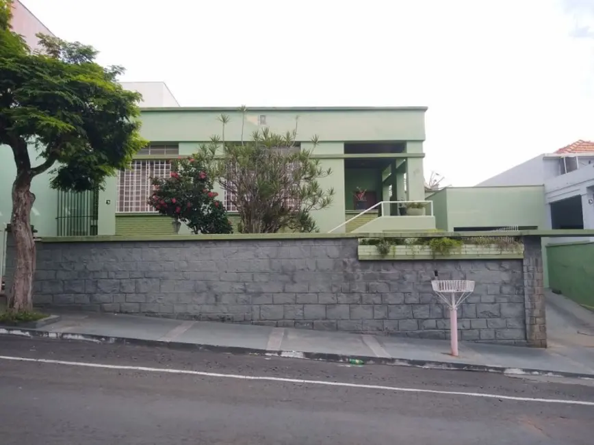 Foto 2 de Casa com 3 quartos à venda, 369m2 em Jacarezinho - PR